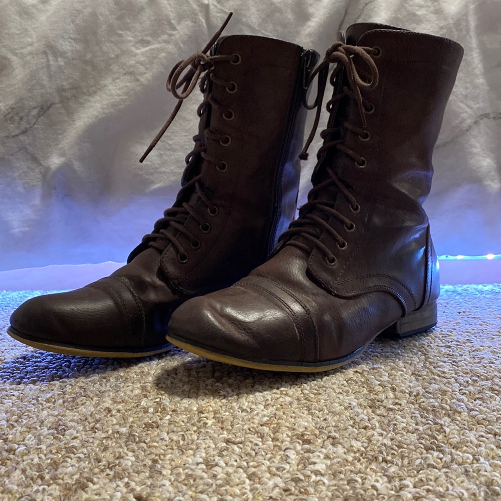 Brown combat boot
